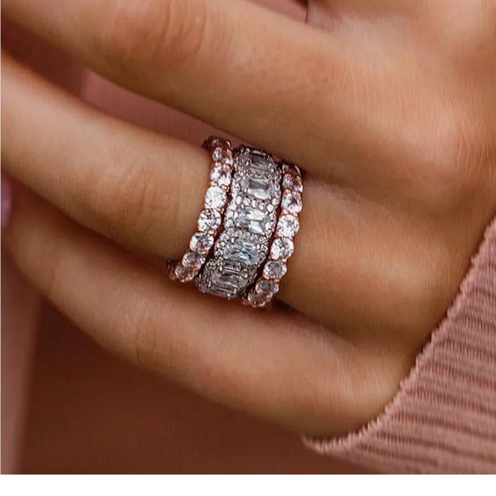 Elegant Silver and Gold Women's Ring